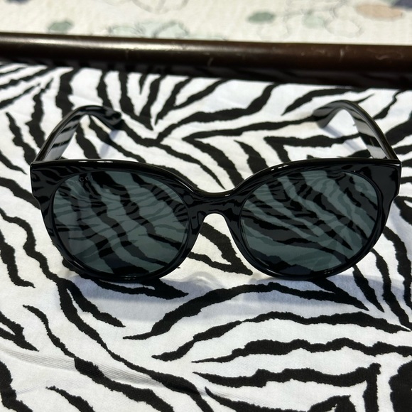 Gucci Wide Fit Sunglasses Brand New - Picture 3 of 12